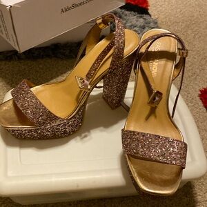 Glittery sequence throughout the shoe, sexy strapping sandal